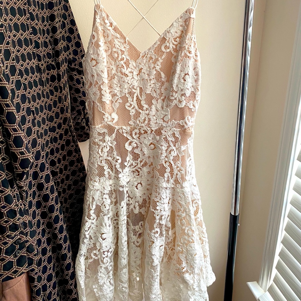 Pretty a-line lace strappy dress 🤍